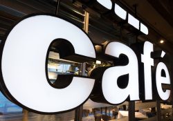 L’importanza delle insegne pubblicitarie per il successo di un'attività commerciale, intervista a Giampiero Giovanelli