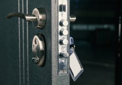 Come aprire una porta blindata rimasta bloccata