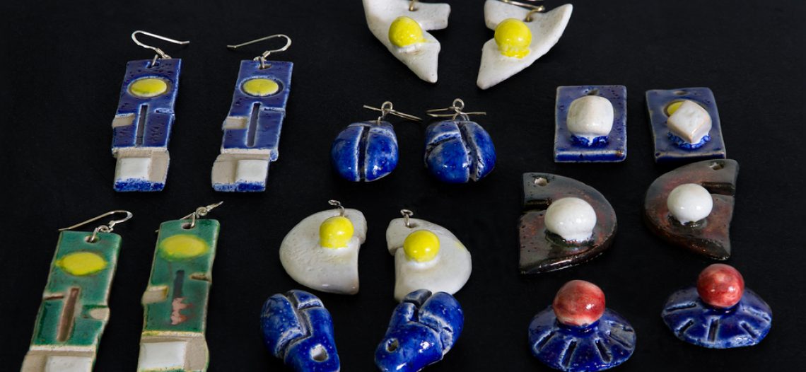 MargaFló linea di gioielli, accessori e oggetti d’arte in ceramica Raku