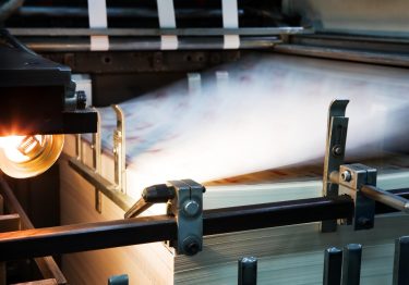Stampa su legno, pelle, acciaio, vetro e marmo: la versatilità della stampa digitale