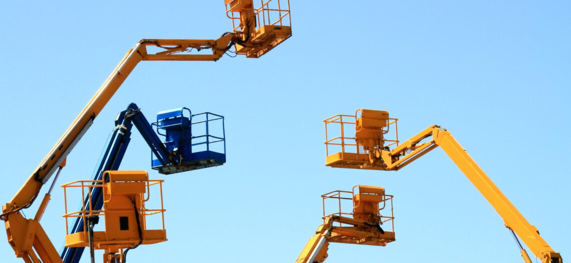 Crescita aziendale e competitività operativa: i vantaggi della locazione di mezzi per il lavoro in quota