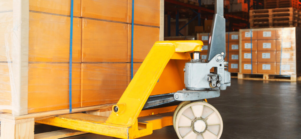 Carrelli sollevatori manuali Golia: come scegliere il modello più adatto al lavoro