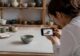 Foto generate con intelligenza artificiale su Etsy, cambiano le regole: obbligatorie immagini autentiche dei prodotti